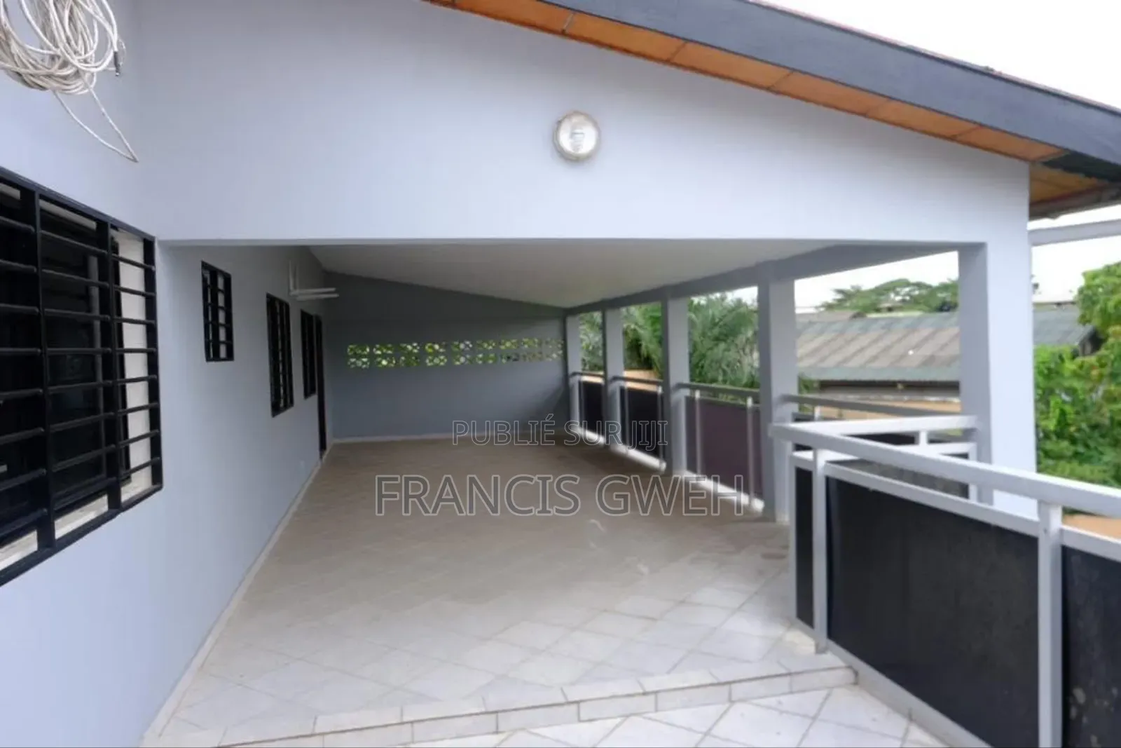 5chbre Duplex dans Francis Gweh, Cocody à Louer