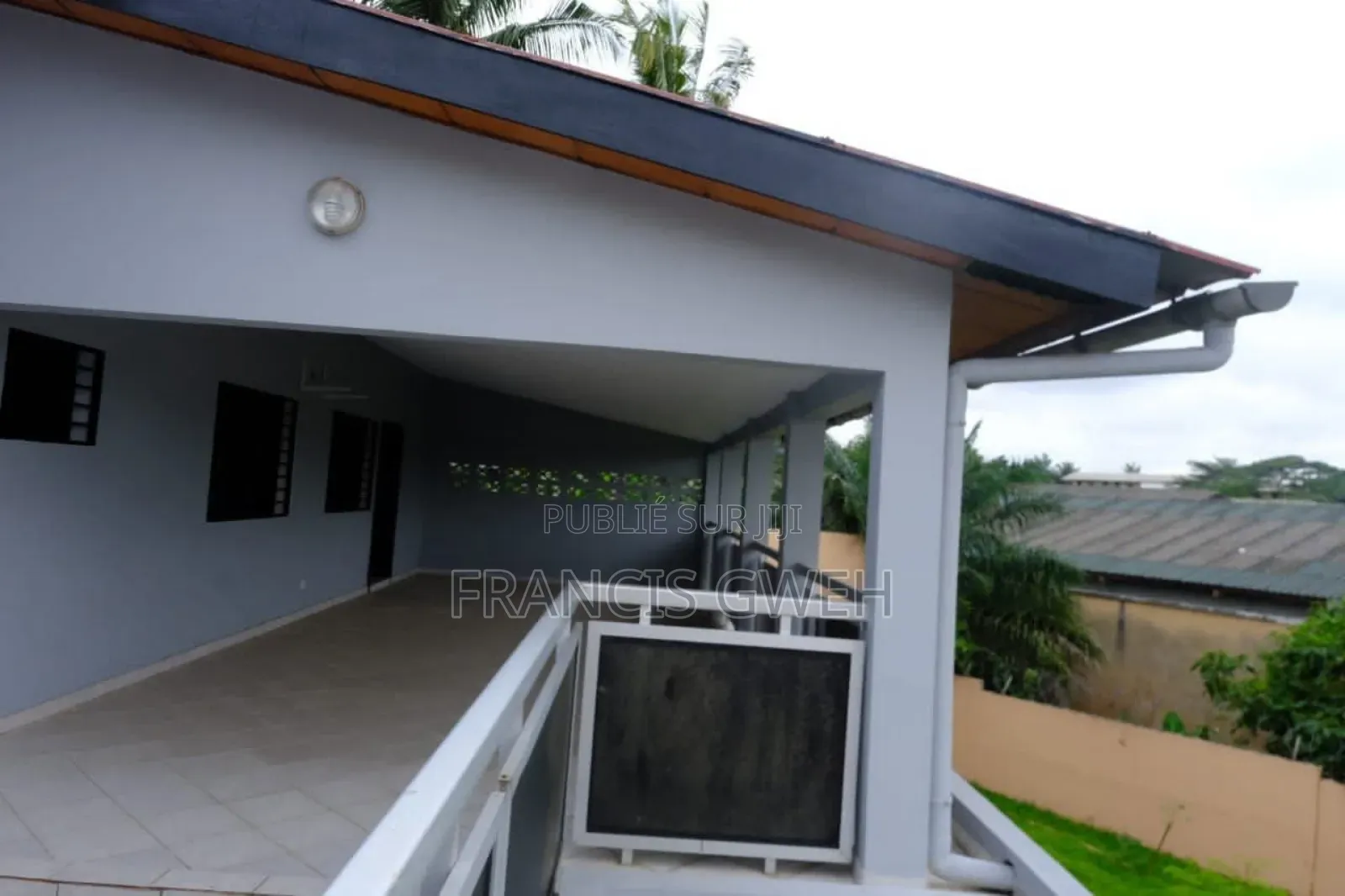 5chbre Duplex dans Francis Gweh, Cocody à Louer