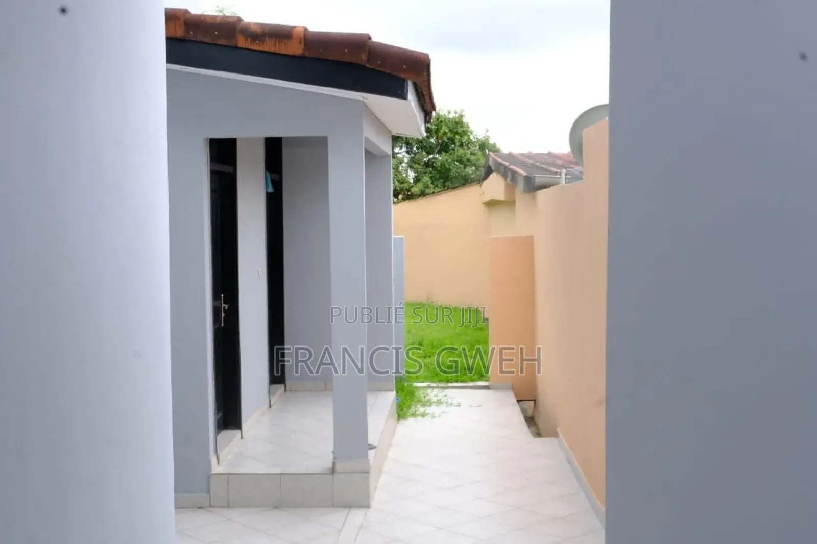 5chbre Duplex dans Francis Gweh, Cocody à Louer