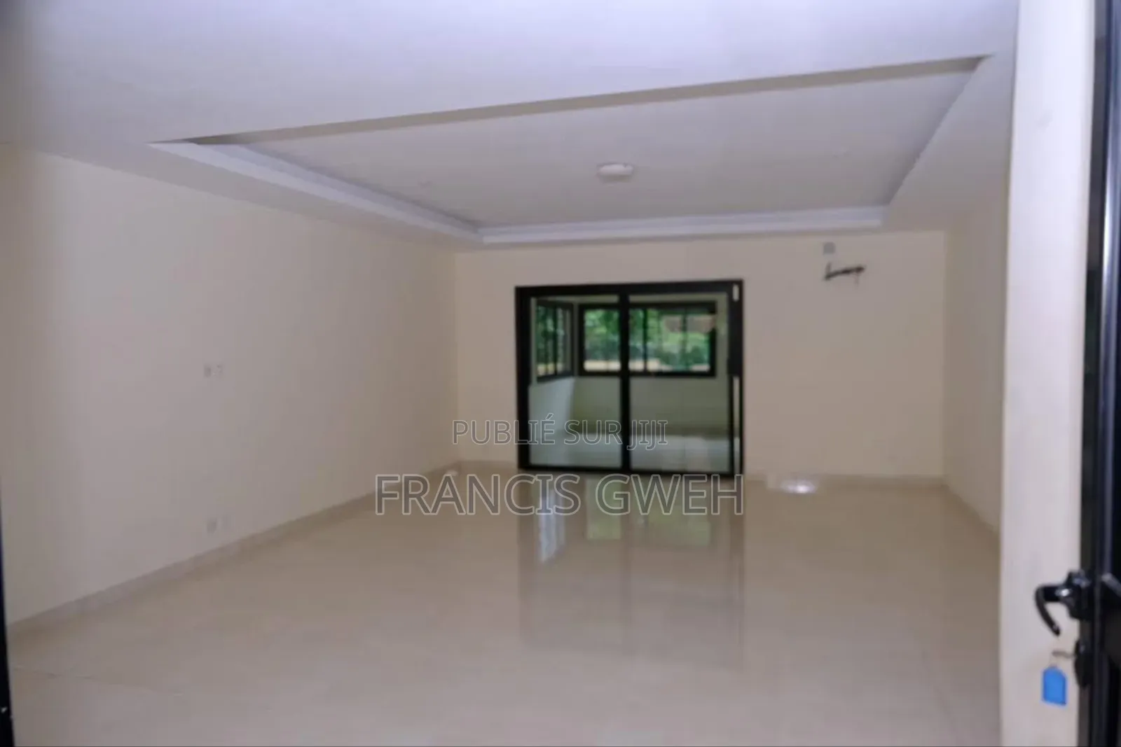 5chbre Duplex dans Francis Gweh, Cocody à Louer