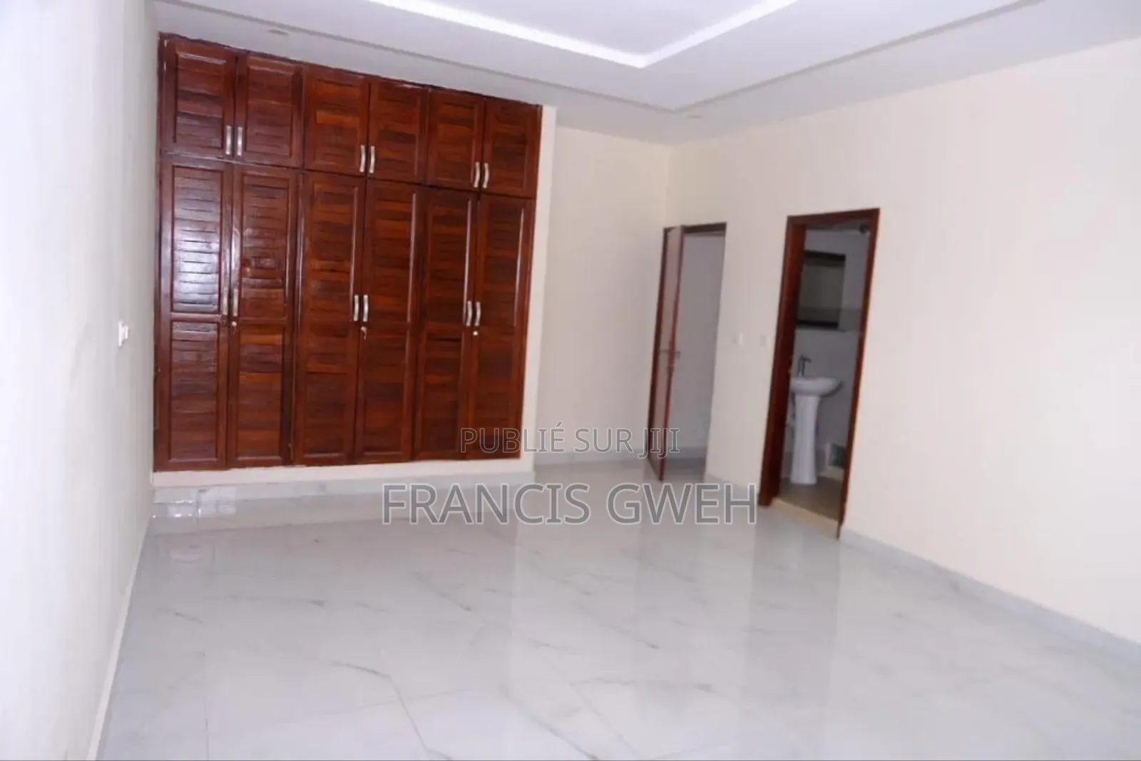 5chbre Duplex dans Francis Gweh, Cocody à Louer