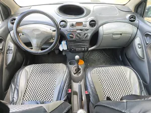 Toyota Yaris 1.4 2002 Gris