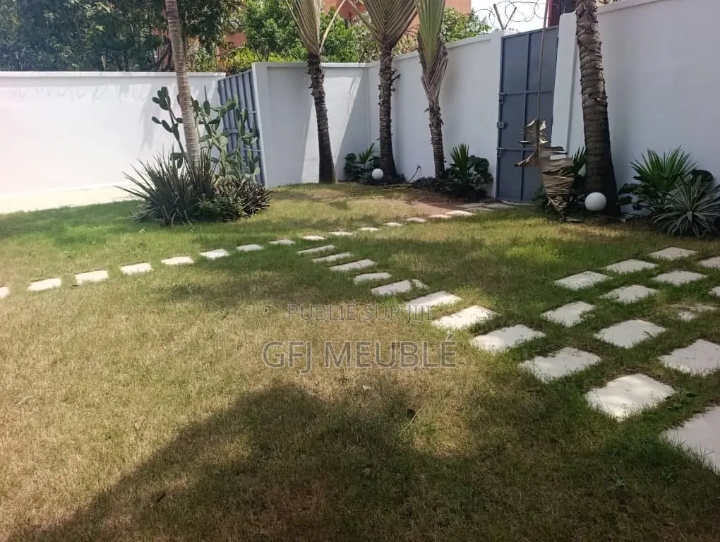 Furnished 3chbre Villa dans Gfj Meublé, Cocody à Louer