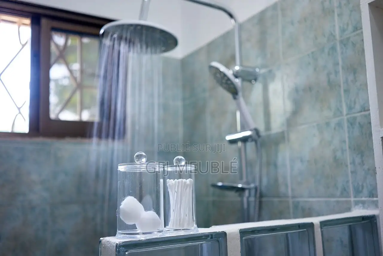 Furnished 5chbre Duplex dans Gfj Meublé, Cocody à Louer