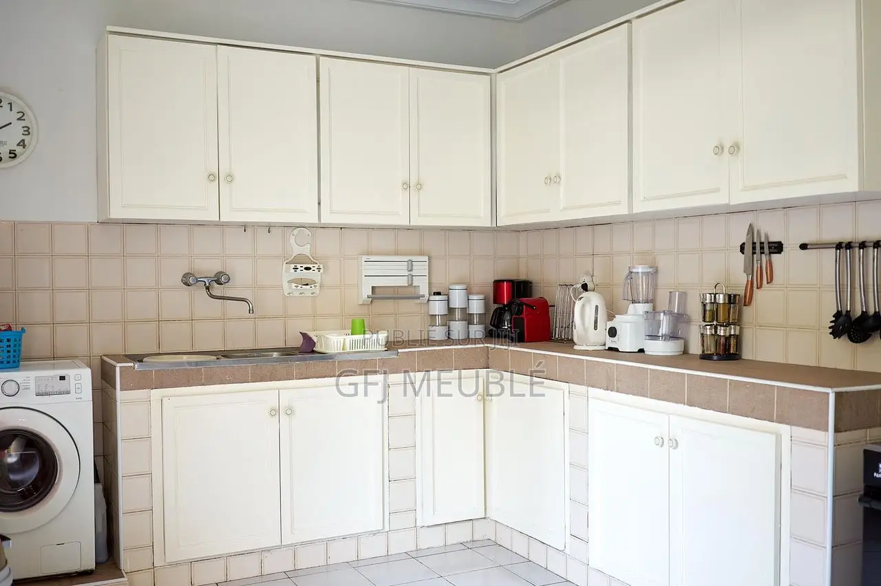 Furnished 5chbre Duplex dans Gfj Meublé, Cocody à Louer