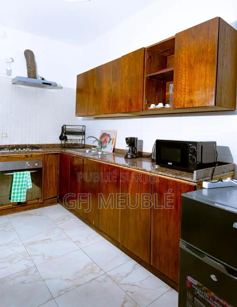 Furnished 2chbre Appartement dans Gfj Meublé, Cocody à Louer