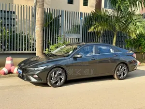 Nouveau Hyundai Elantra 2025 Gris