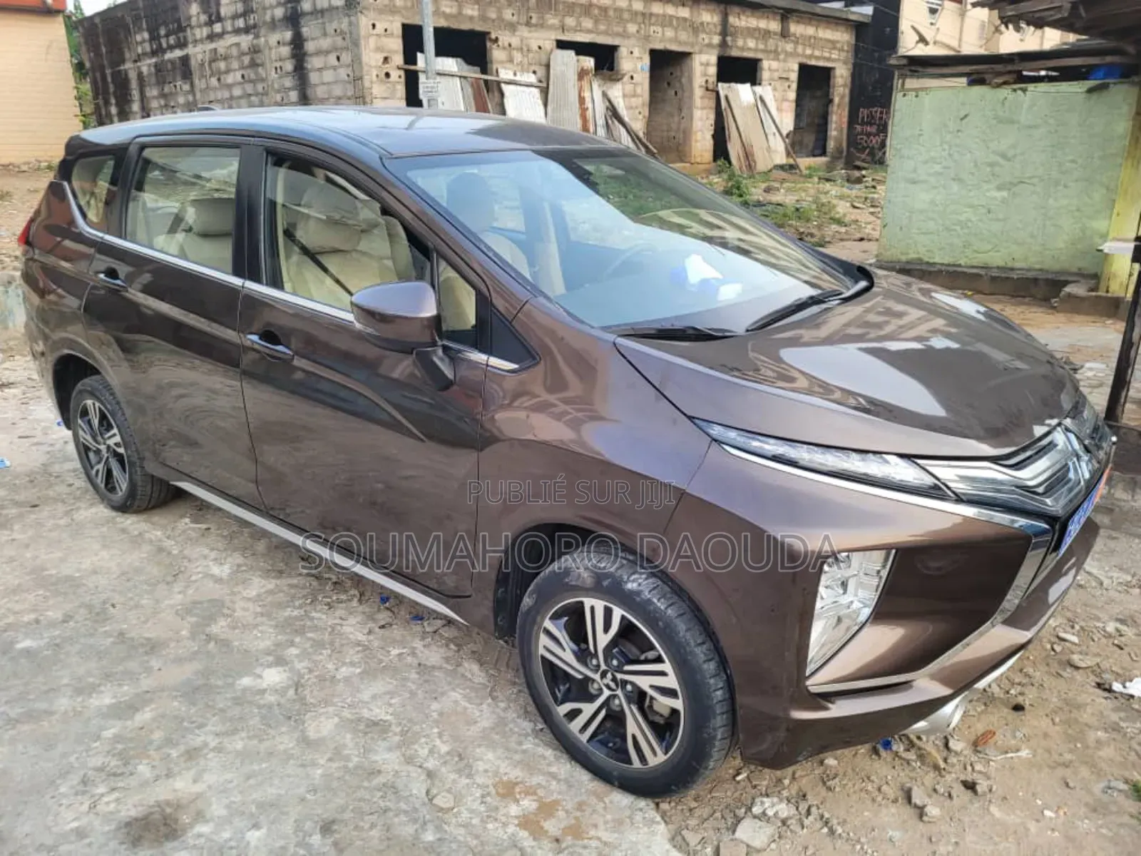 Mitsubishi Xpander Cross 2023 Marron