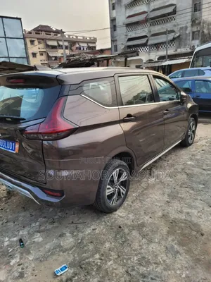 Mitsubishi Xpander Cross 2023 Marron