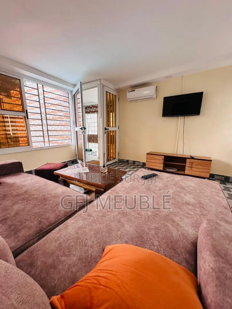 Furnished 2chbre Appartement dans Gfj Meublé, Cocody à Louer