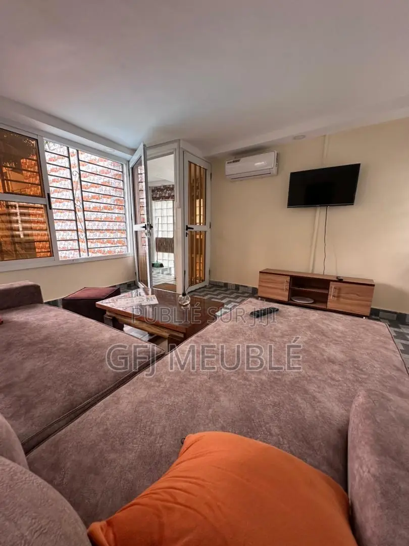 Furnished 2chbre Appartement dans Gfj Meublé, Cocody à Louer