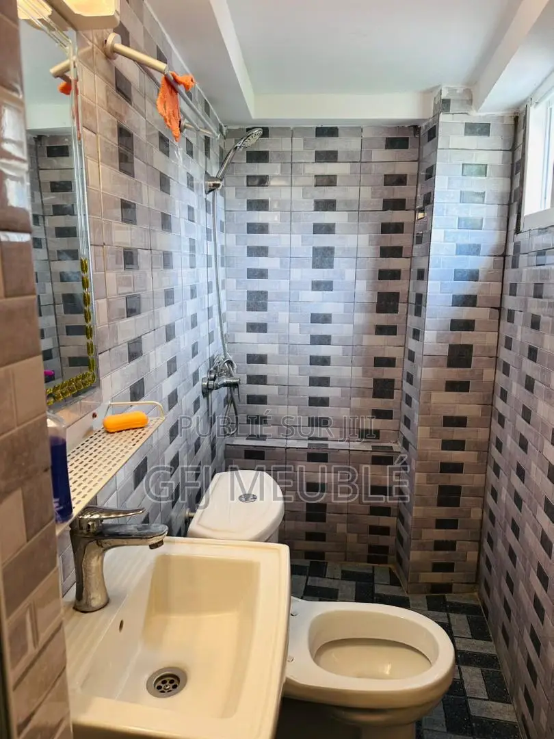 Furnished 2chbre Appartement dans Gfj Meublé, Cocody à Louer