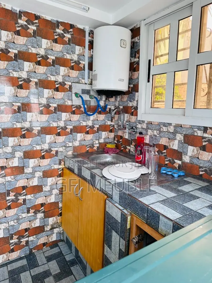 Furnished 2chbre Appartement dans Gfj Meublé, Cocody à Louer