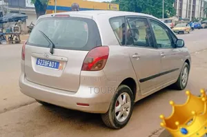 Toyota Verso 2009 Doré