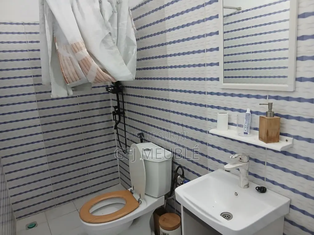 Furnished 1chbre Appartement dans Gfj Meublé, Cocody à Louer