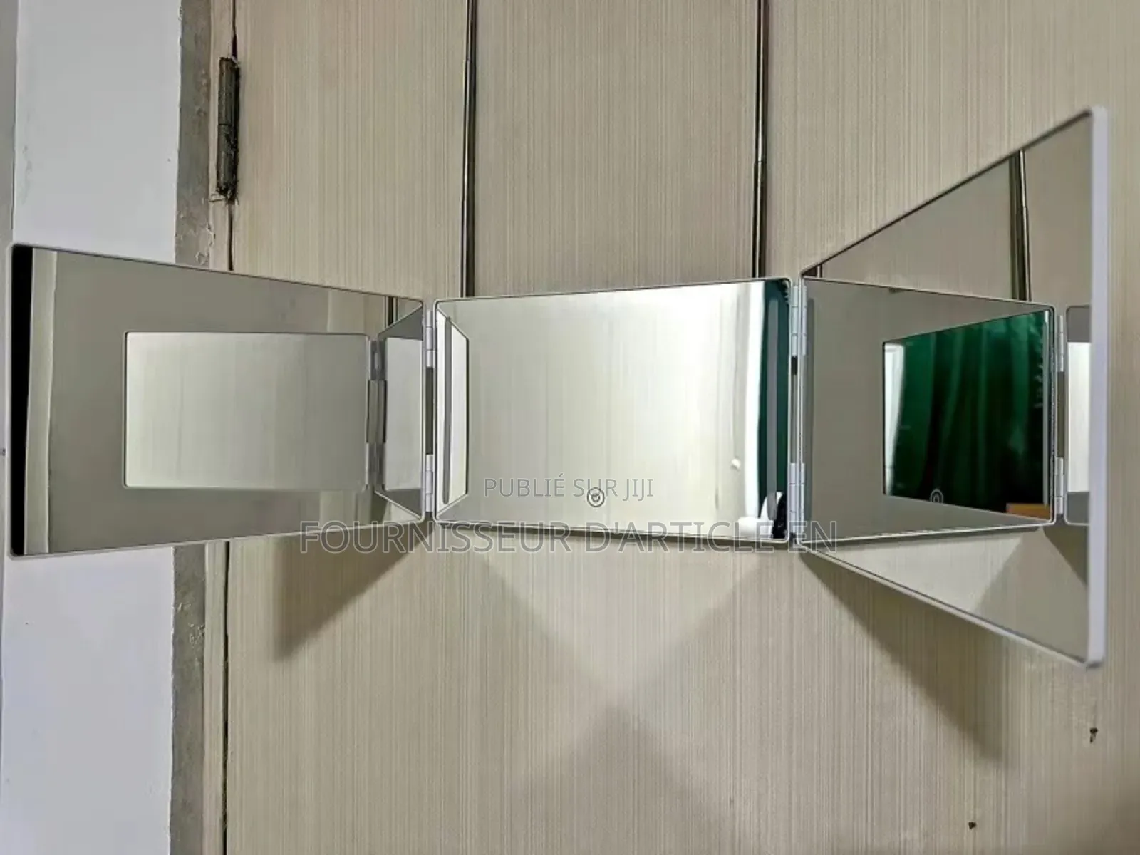 Miroir À Trois Volets.