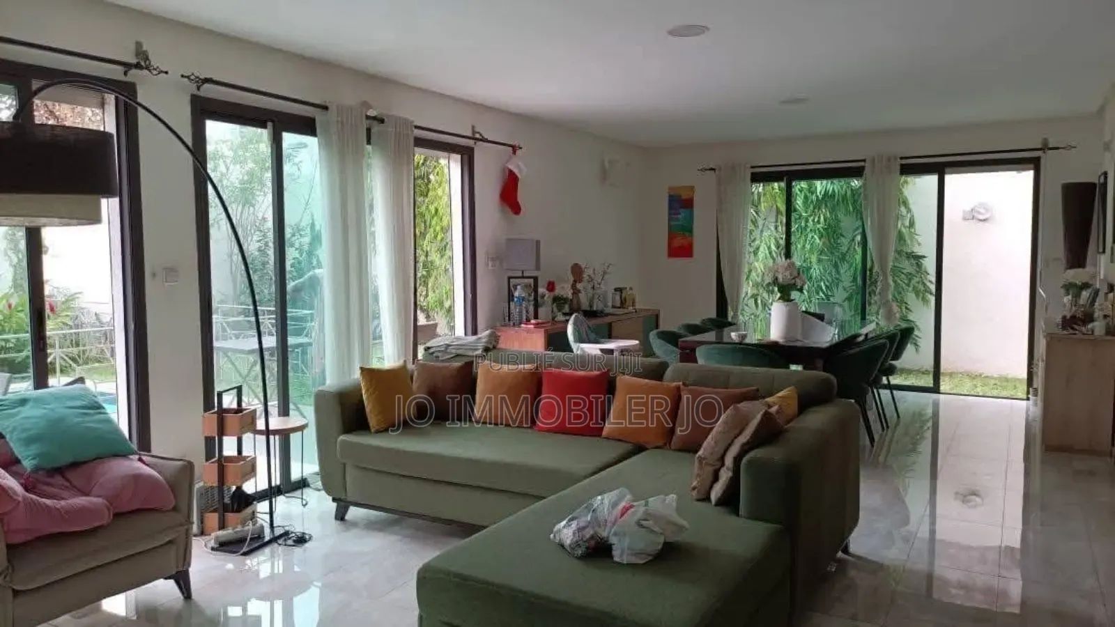 Furnished 4chbre Duplex dans Miss Kouassi, Cocody à Vendre