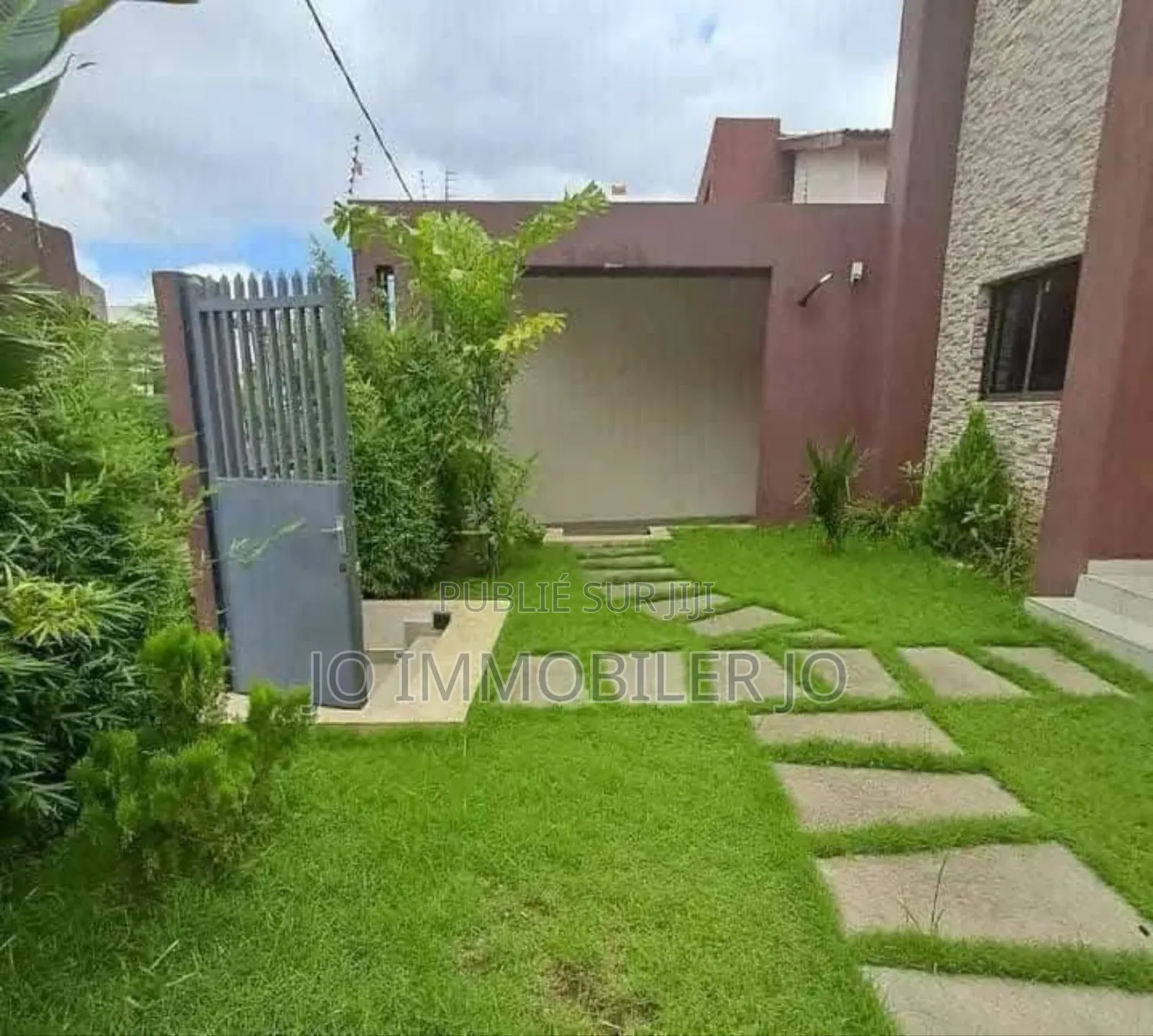 Furnished 4chbre Duplex dans Miss Kouassi, Cocody à Vendre