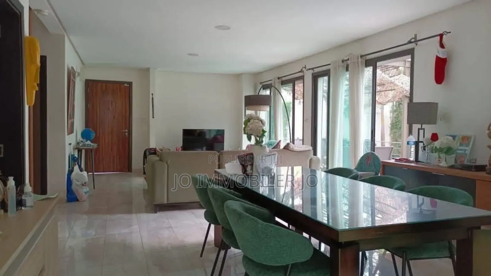 Furnished 4chbre Duplex dans Miss Kouassi, Cocody à Vendre