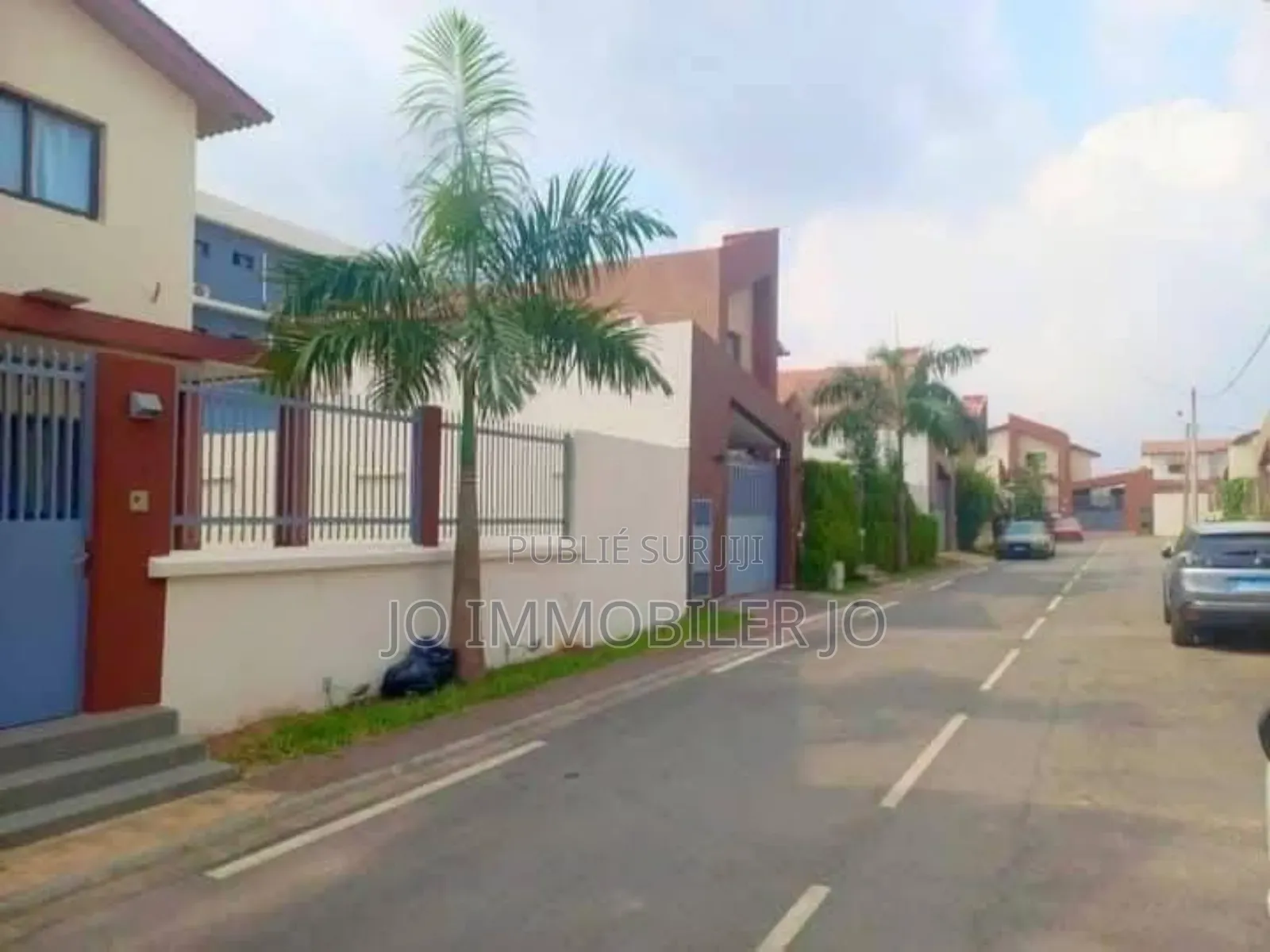 Furnished 4chbre Duplex dans Miss Kouassi, Cocody à Vendre