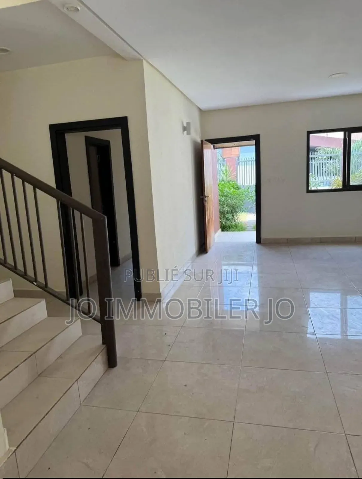 Furnished 4chbre Duplex dans Miss Kouassi, Cocody à Vendre