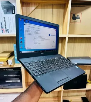 Nouveau Fujitsu Lifebook AH550 8GB Intel Core i5 SSD 256GB