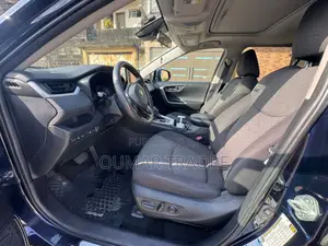 Toyota RAV4 2021 Bleu