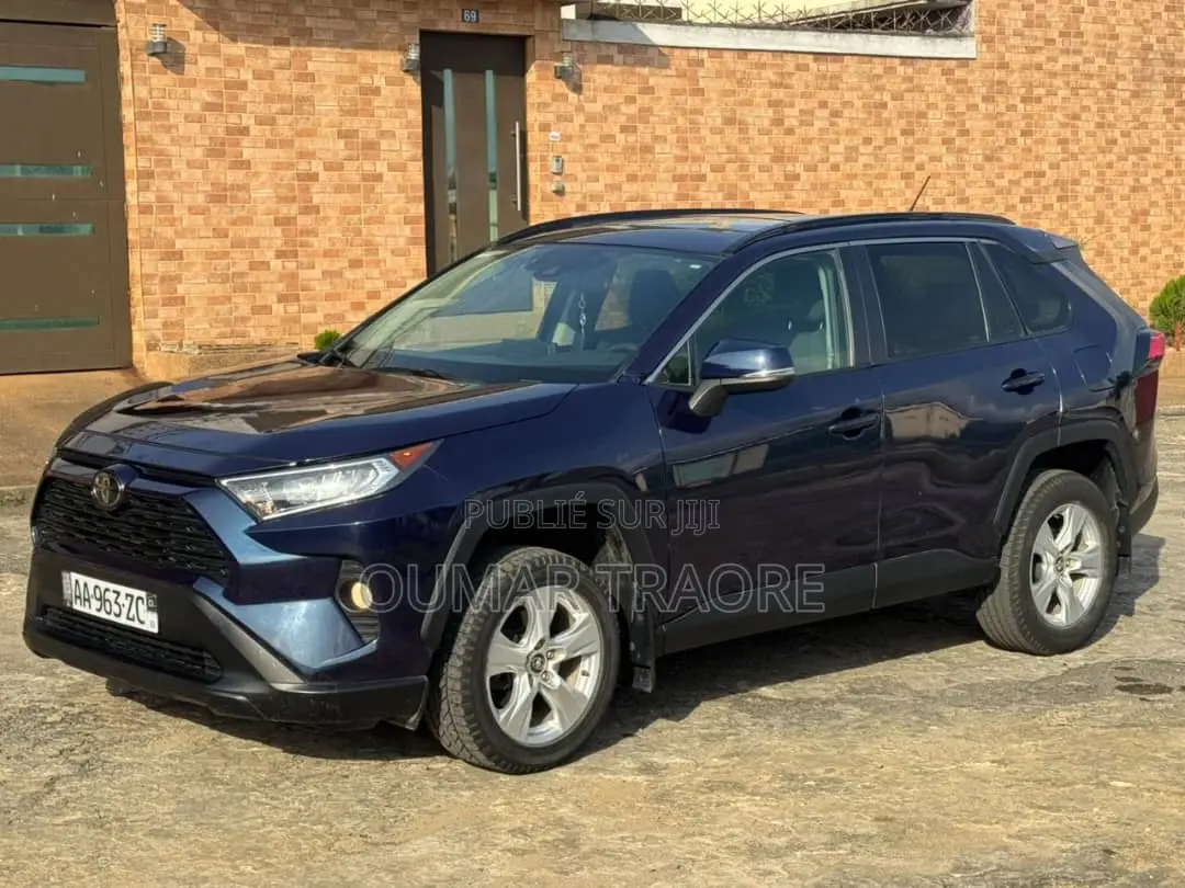 Toyota RAV4 2021 Bleu