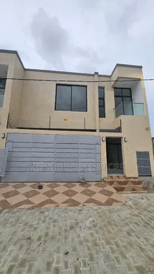 5chbre Duplex dans Zié Multi-Service, Cocody à Vendre