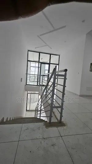 5chbre Duplex dans Zié Multi-Service, Cocody à Vendre