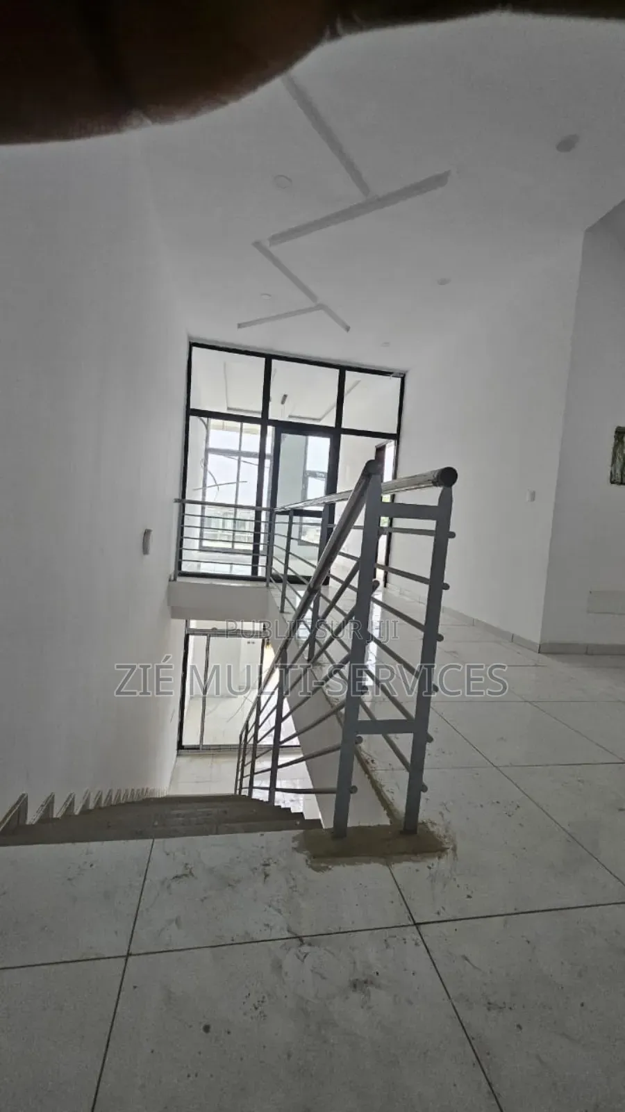 5chbre Duplex dans Zié Multi-Service, Cocody à Vendre