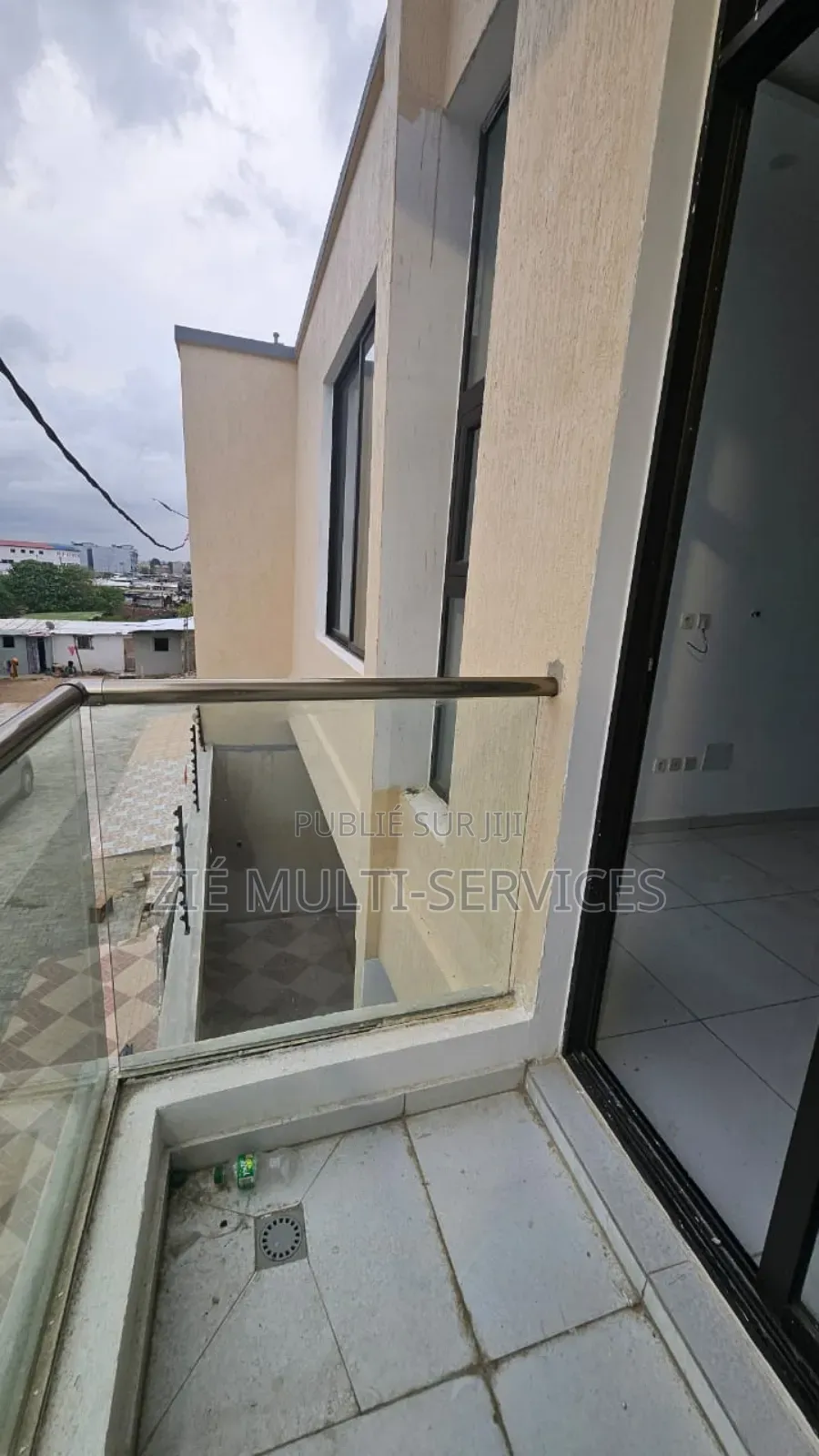 5chbre Duplex dans Zié Multi-Service, Cocody à Vendre