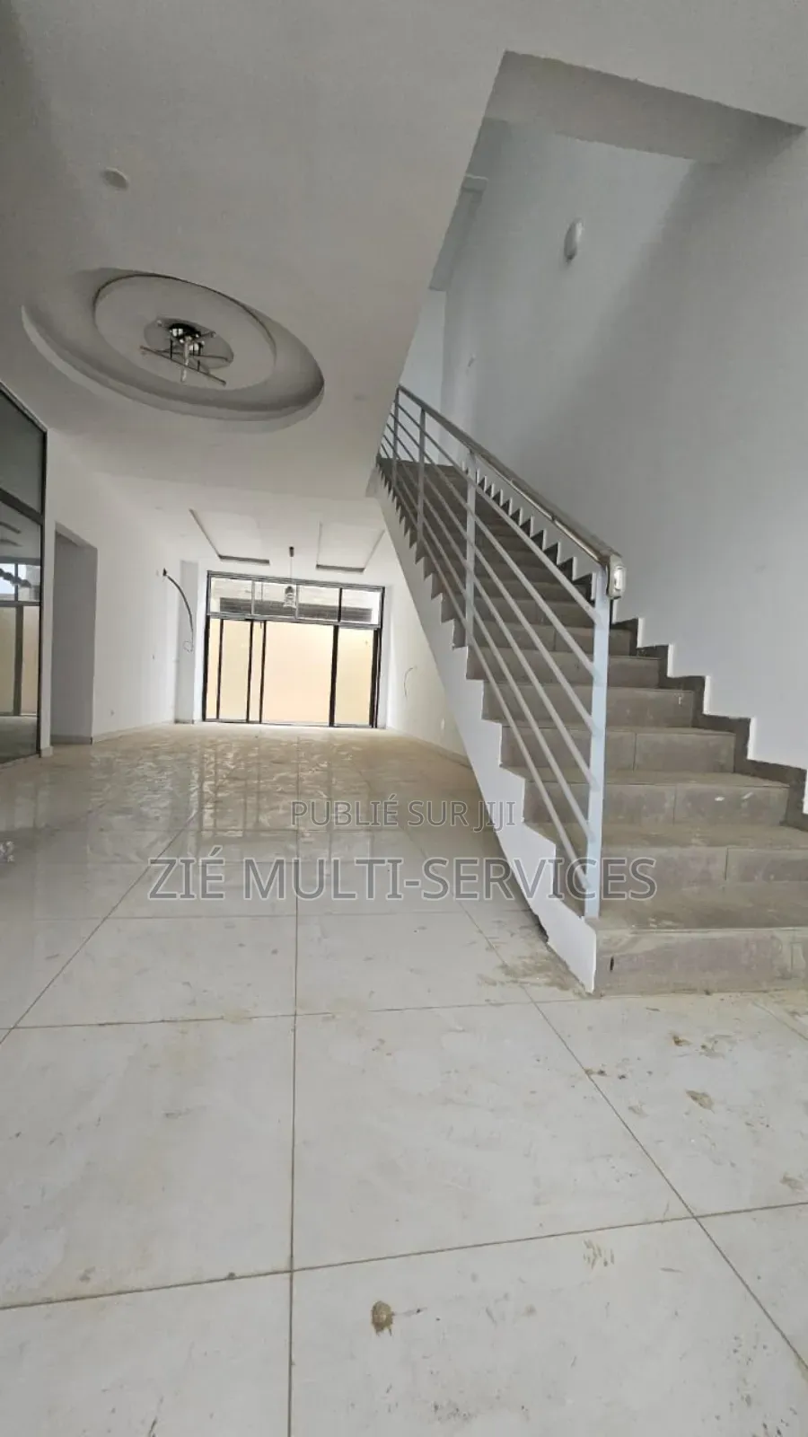 5chbre Duplex dans Zié Multi-Service, Cocody à Vendre