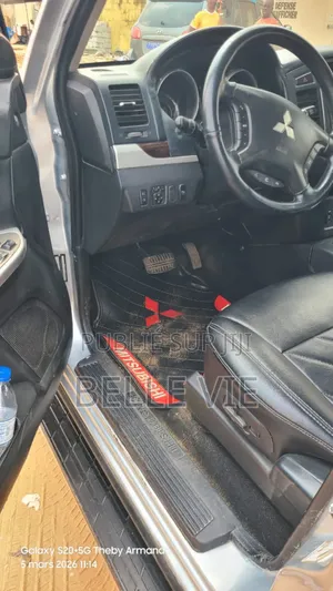 Mitsubishi Pajero 2012 Argenté