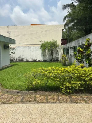 3chbre Villa dans Villa Basse En Vente, Cocody à Vendre