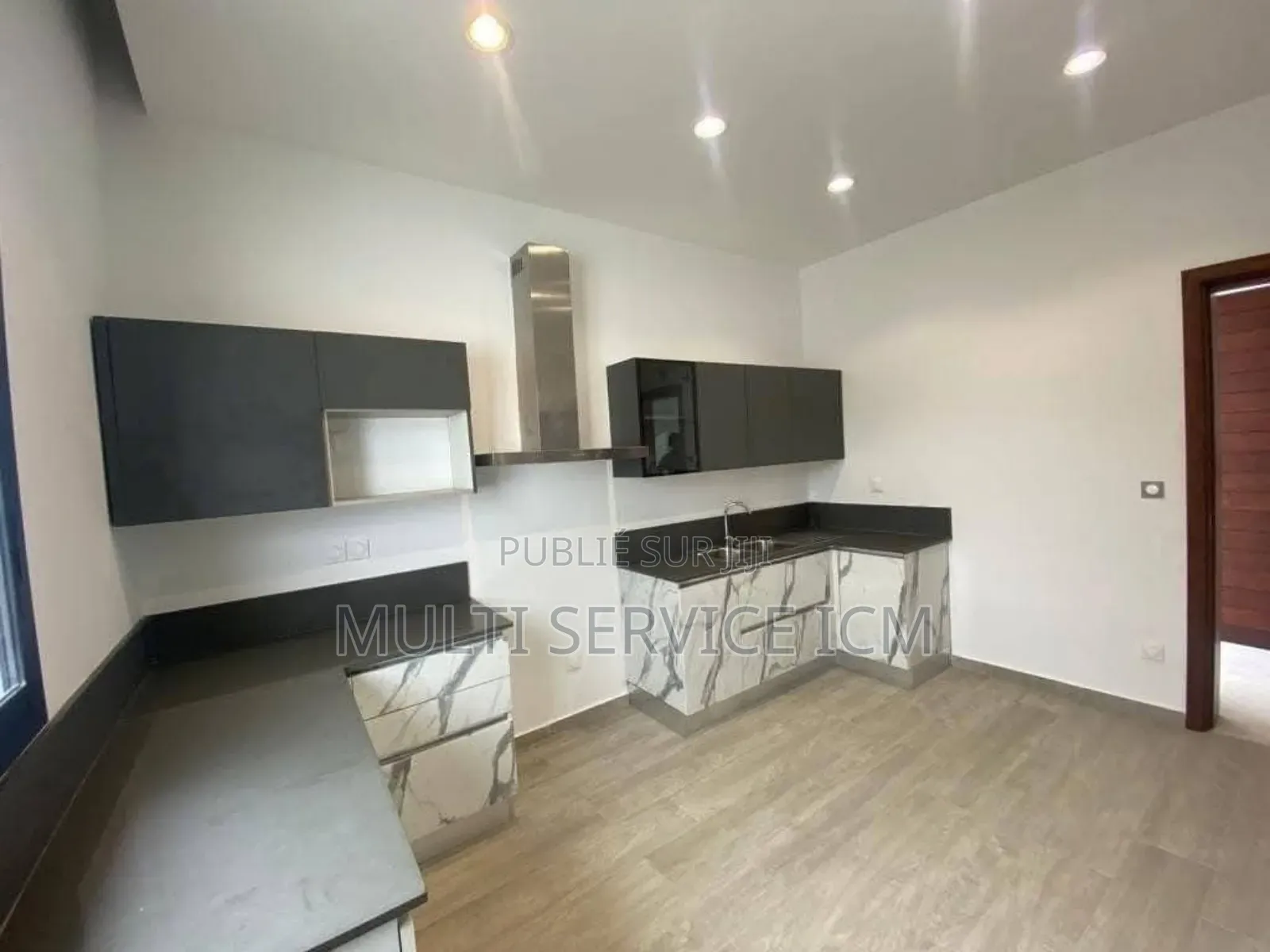 Furnished 8chbre Duplex dans Ismaël Coulibaly, Grand-Bassam à Vendre