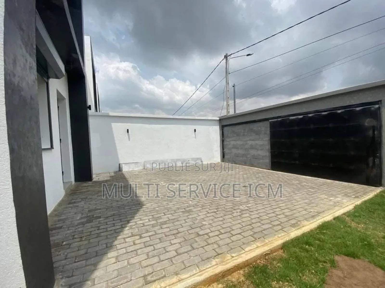 Furnished 8chbre Duplex dans Ismaël Coulibaly, Grand-Bassam à Vendre