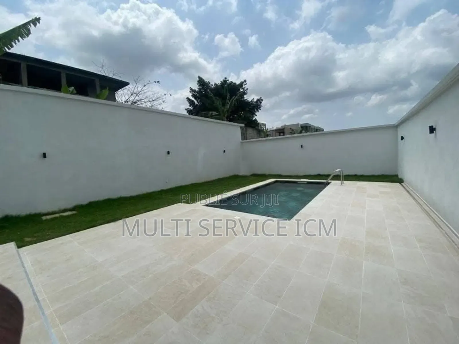 Furnished 8chbre Duplex dans Ismaël Coulibaly, Grand-Bassam à Vendre