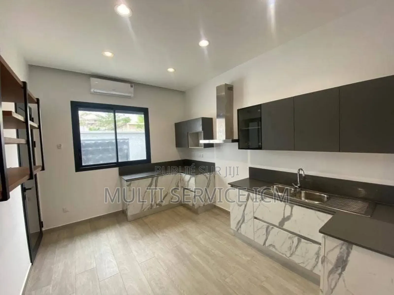 Furnished 8chbre Duplex dans Ismaël Coulibaly, Grand-Bassam à Vendre