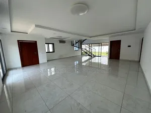 5chbre Duplex dans Une Magnifique Villa, Cocody à Louer