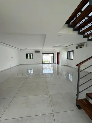 5chbre Duplex dans Une Magnifique Villa, Cocody à Louer