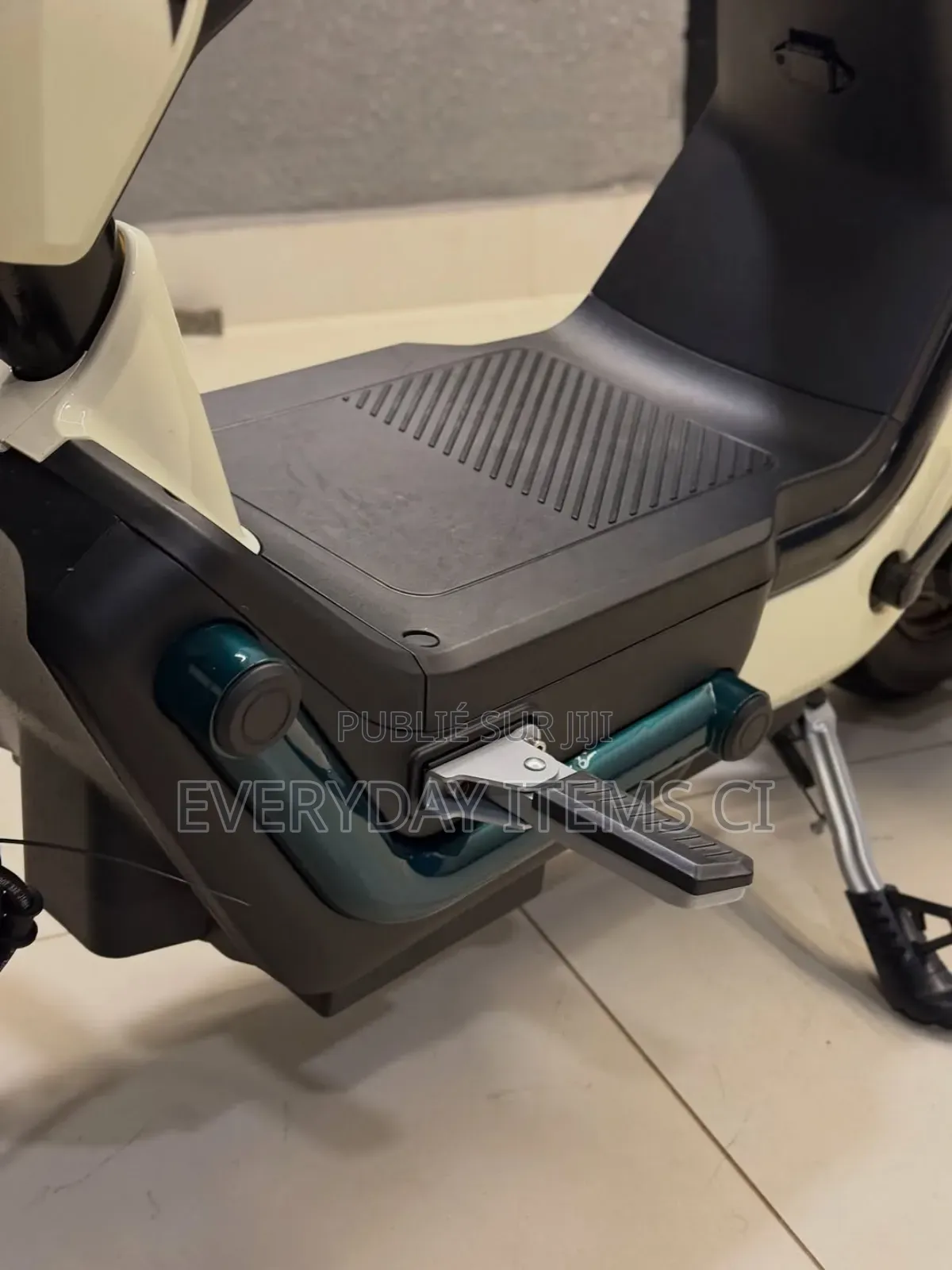 Nouveau Autre 2022 Noir