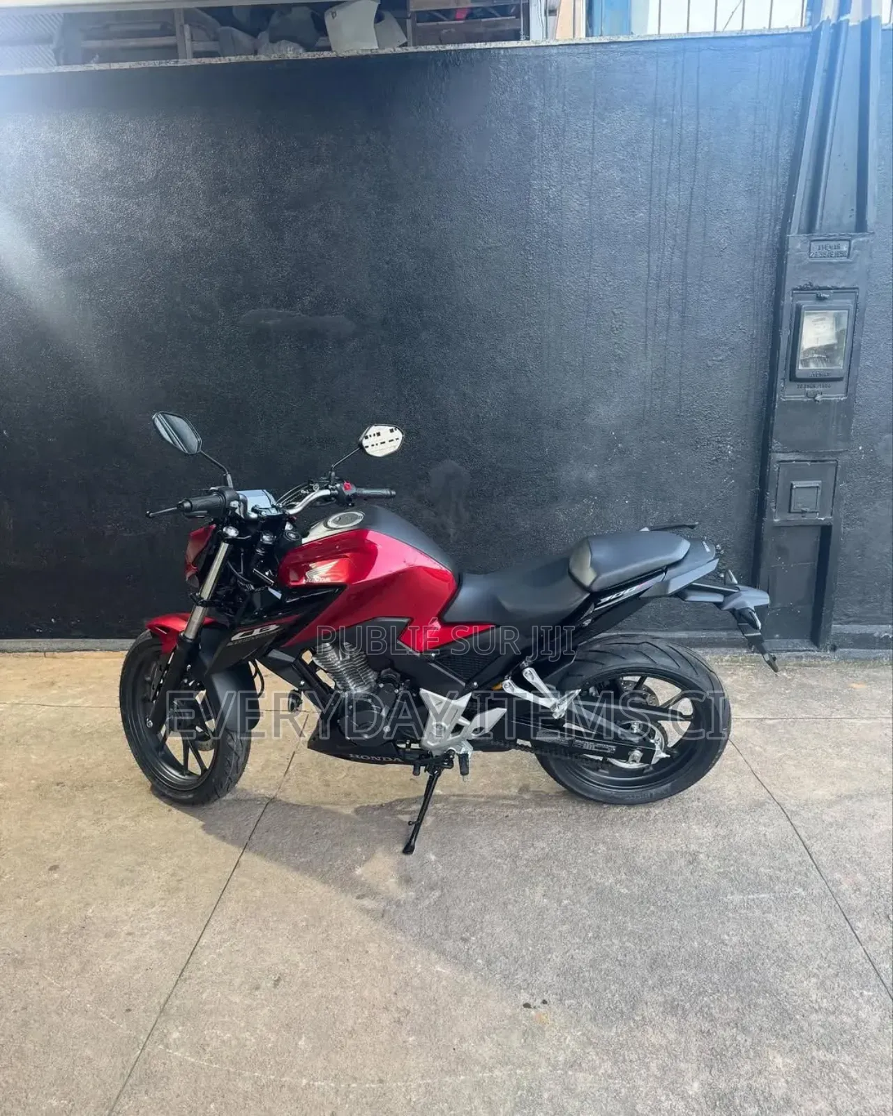 Nouveau Honda CB 2025 Rouge