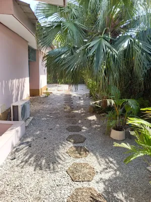 3chbre Villa dans Une Belle Villa De 4, Cocody à Louer