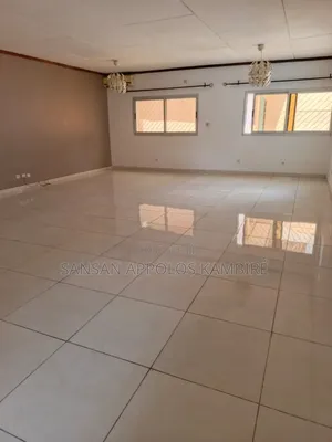 3chbre Villa dans Une Belle Villa De 4, Cocody à Louer