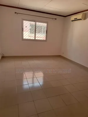 3chbre Villa dans Une Belle Villa De 4, Cocody à Louer