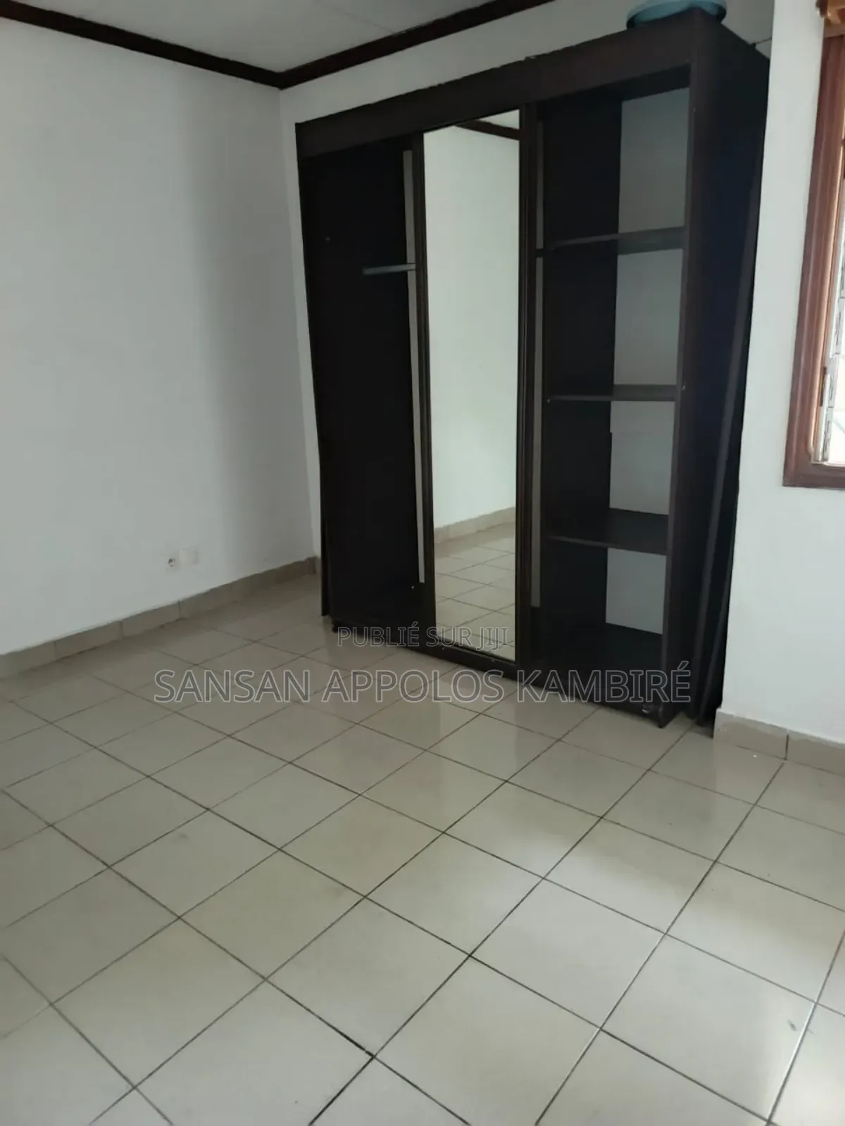 3chbre Villa dans Une Belle Villa De 4, Cocody à Louer