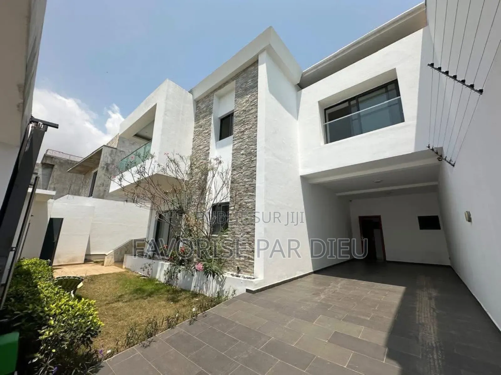 5chbre Duplex dans Cocody à Vendre