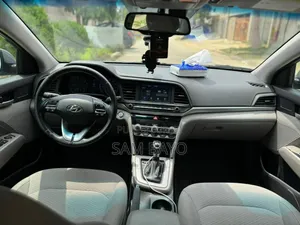 Hyundai Elantra 2020 Argenté