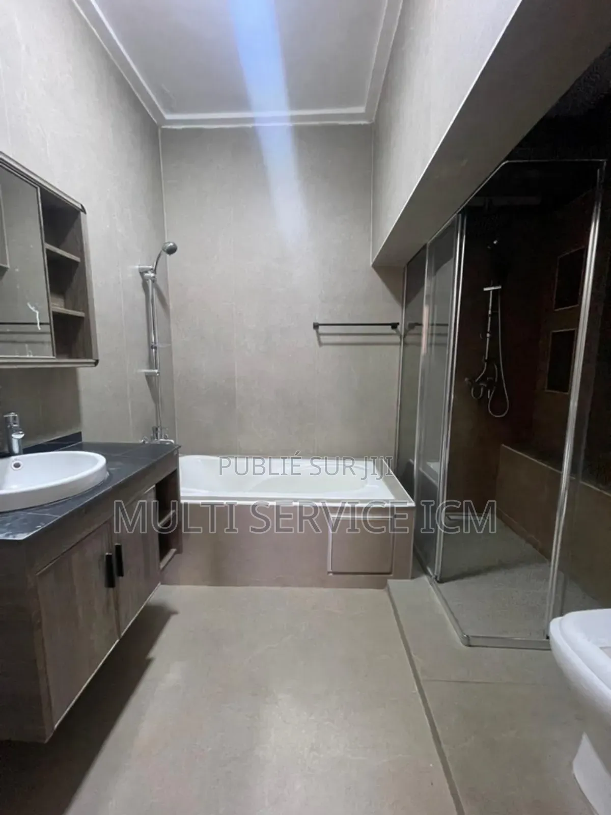 Furnished 8chbre Duplex dans Ismaël Coulibaly, Cocody à Vendre